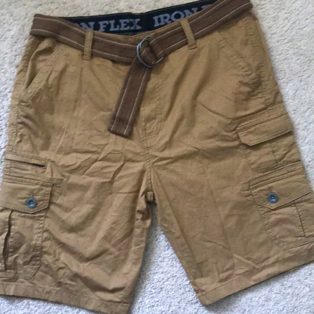 Men Cargo Shorts Size 32 Never Worn